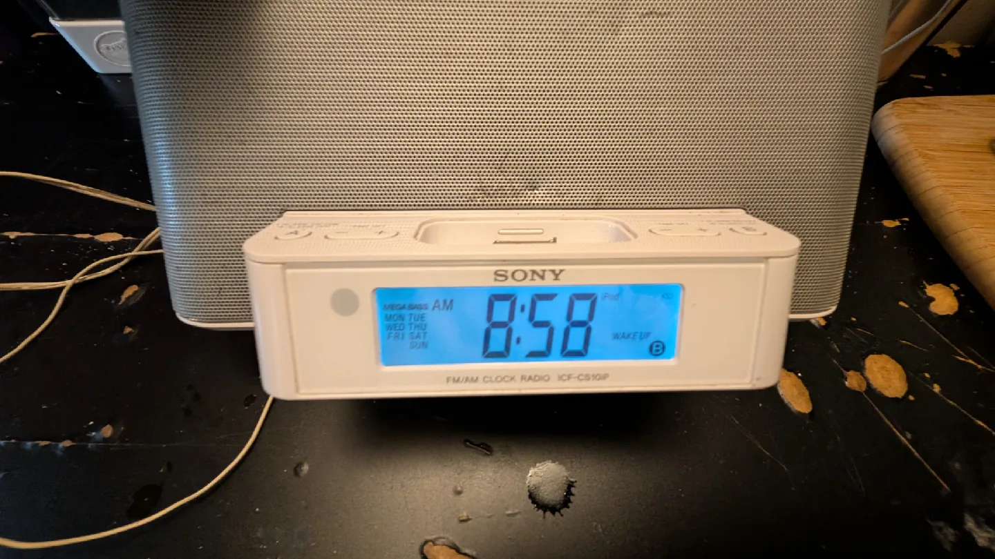 Sony ICF-CS10iP FM/AM Clock Radio image indicator(2)