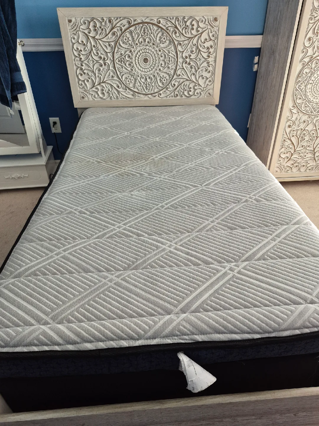 Ashley Paxberry 3 Piece Twin Panel Bed with box spring image indicator(4)