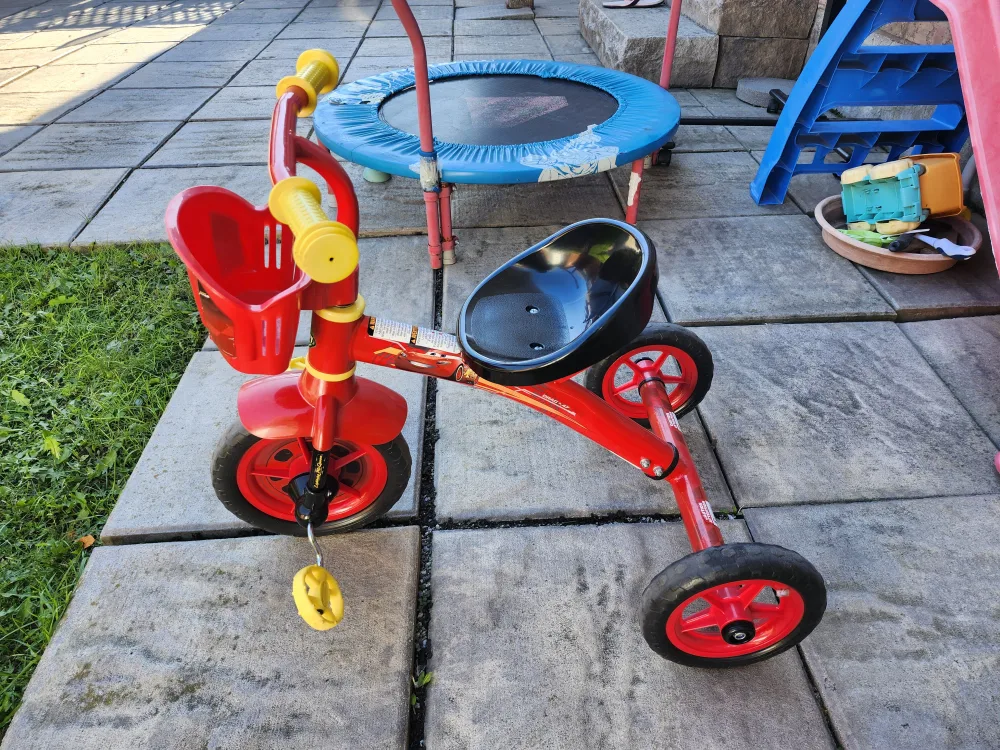 Disney's Cars Lightning McQueen Tricycle image indicator(2)