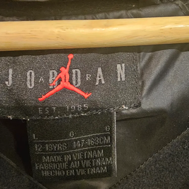 Jordan Puffer Jacket - Size L (12-13 yrs) image indicator(5)