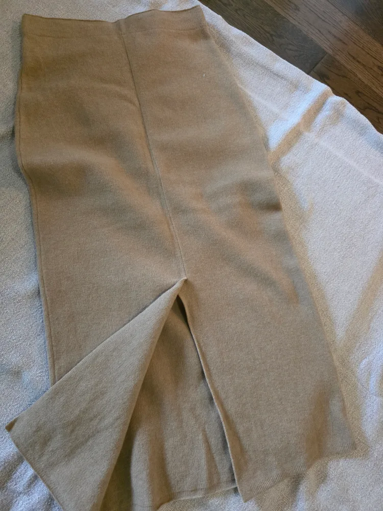 Aritzia Babaton Group Knit Skirt - Size M image indicator(4)