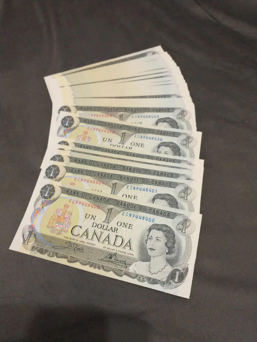 1973 Canada 100 consec. uncirculated banknotes ~8400 to ~8499 image indicator(2)