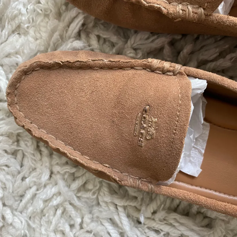 Coach Women’s Amber Tan Suede Leather Loafers Size 6B image indicator(3)