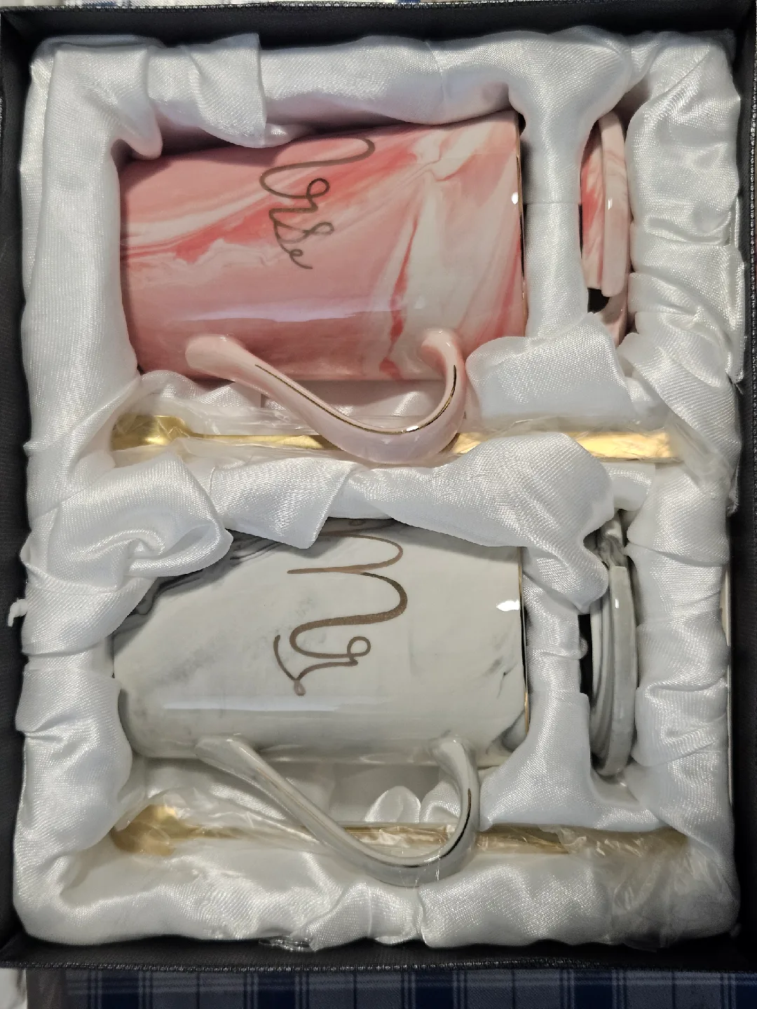 Gift pack Mug (Mr and Mrs) image indicator(2)