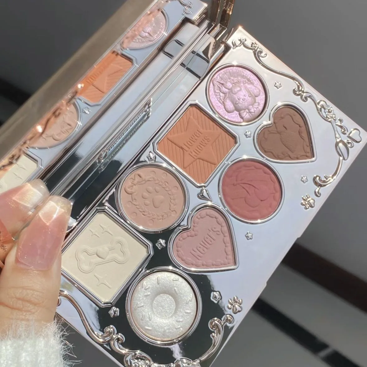 New Flower Knows Little Angel 9-Colour Eyeshadow Palette image indicator(8)