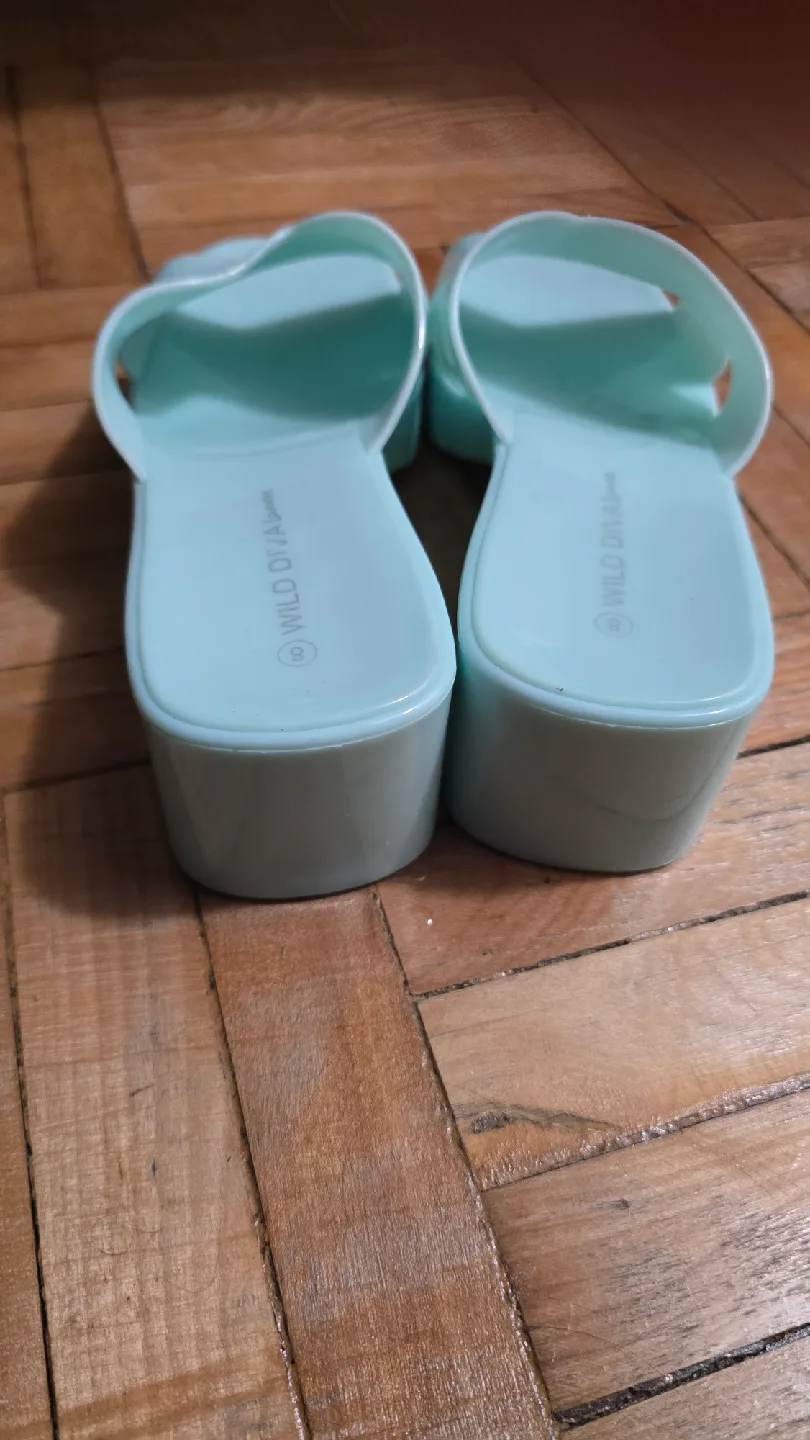Wild Diva Lounge Mint Sandals - Size 8 image indicator(2)