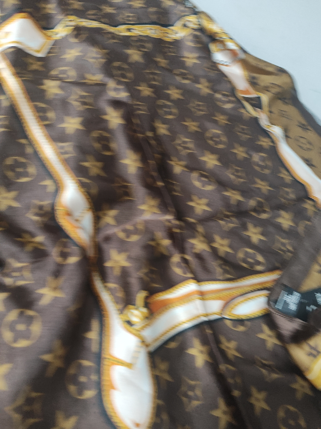 Beautiful designed scraf 💯 Silk