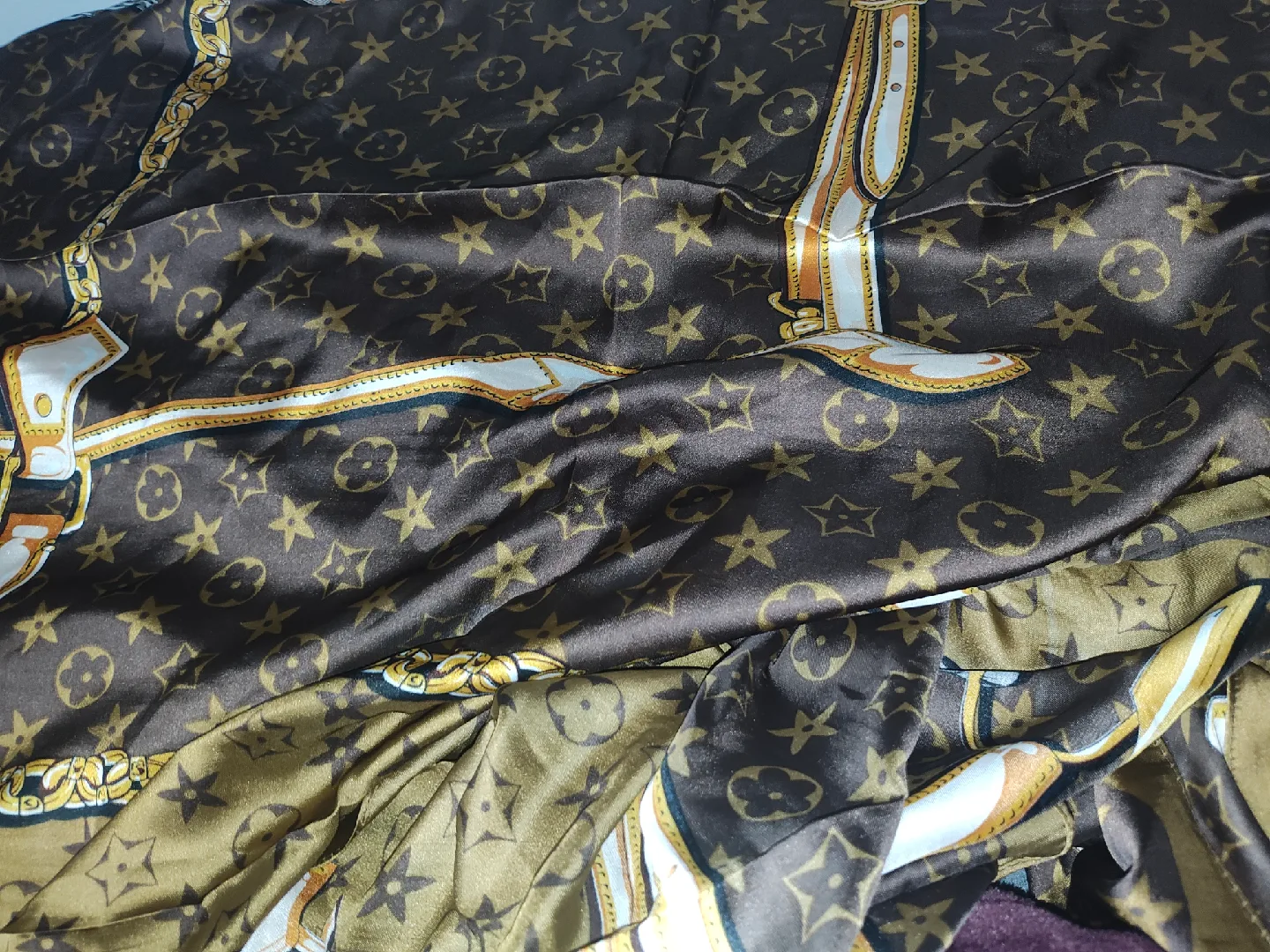 Beautiful designed scraf 💯 Silk image indicator(6)