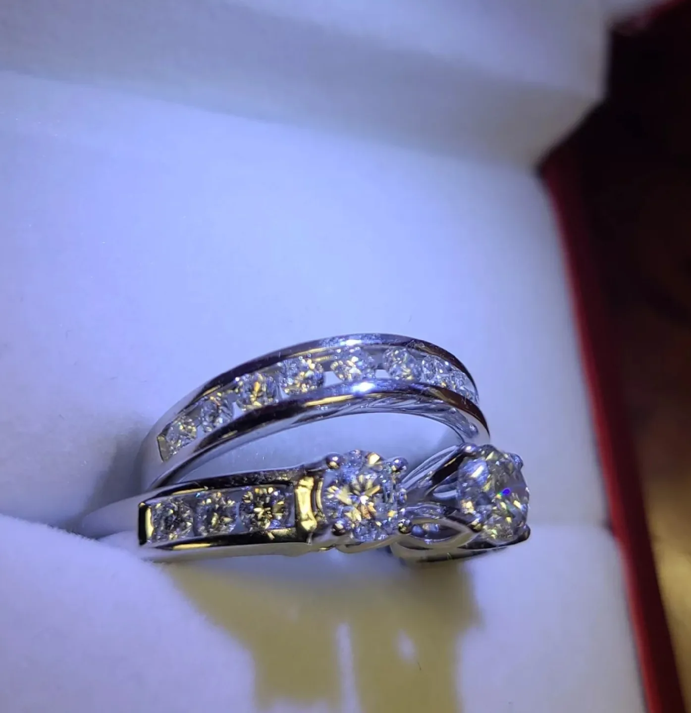 Diamond Wedding Ring Set image indicator(9)