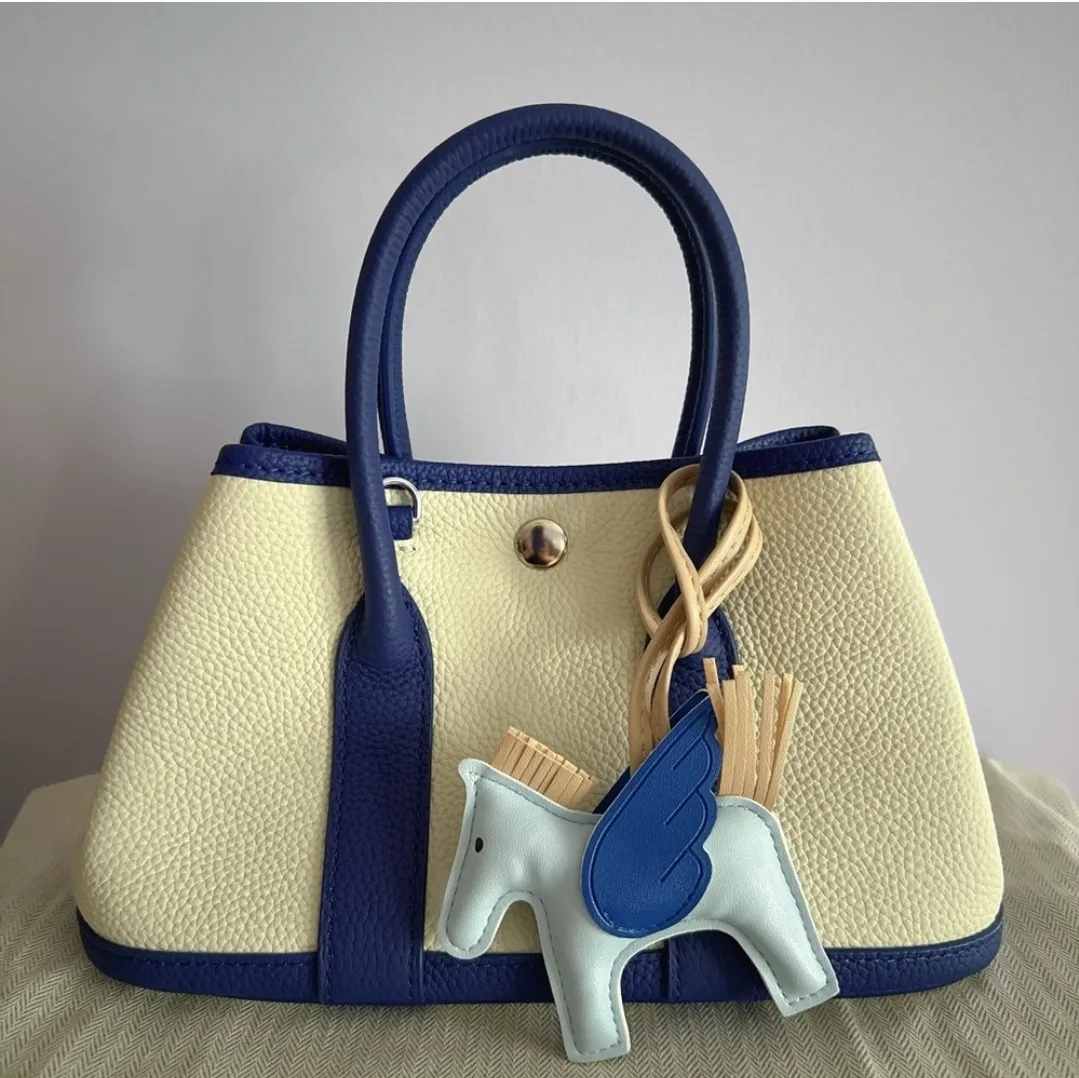 ❤️ Stylish Real Leather Hand/Crossbody Bag image indicator(2)