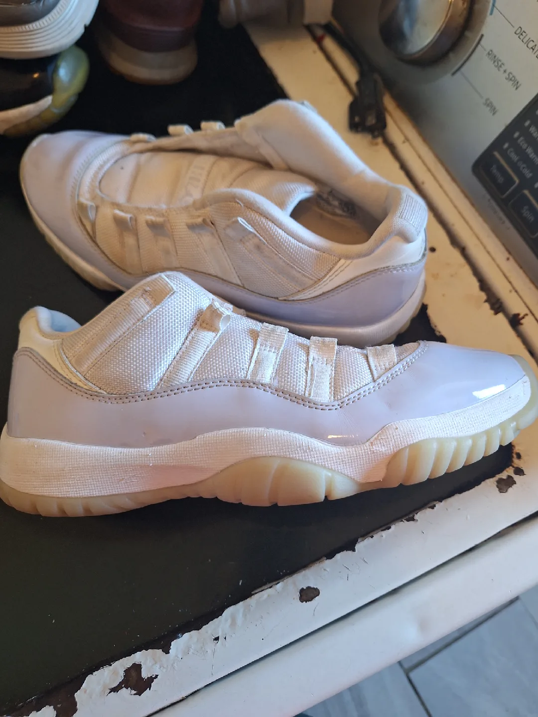 Nike Air Jordan 11 Retro Low White image indicator(2)