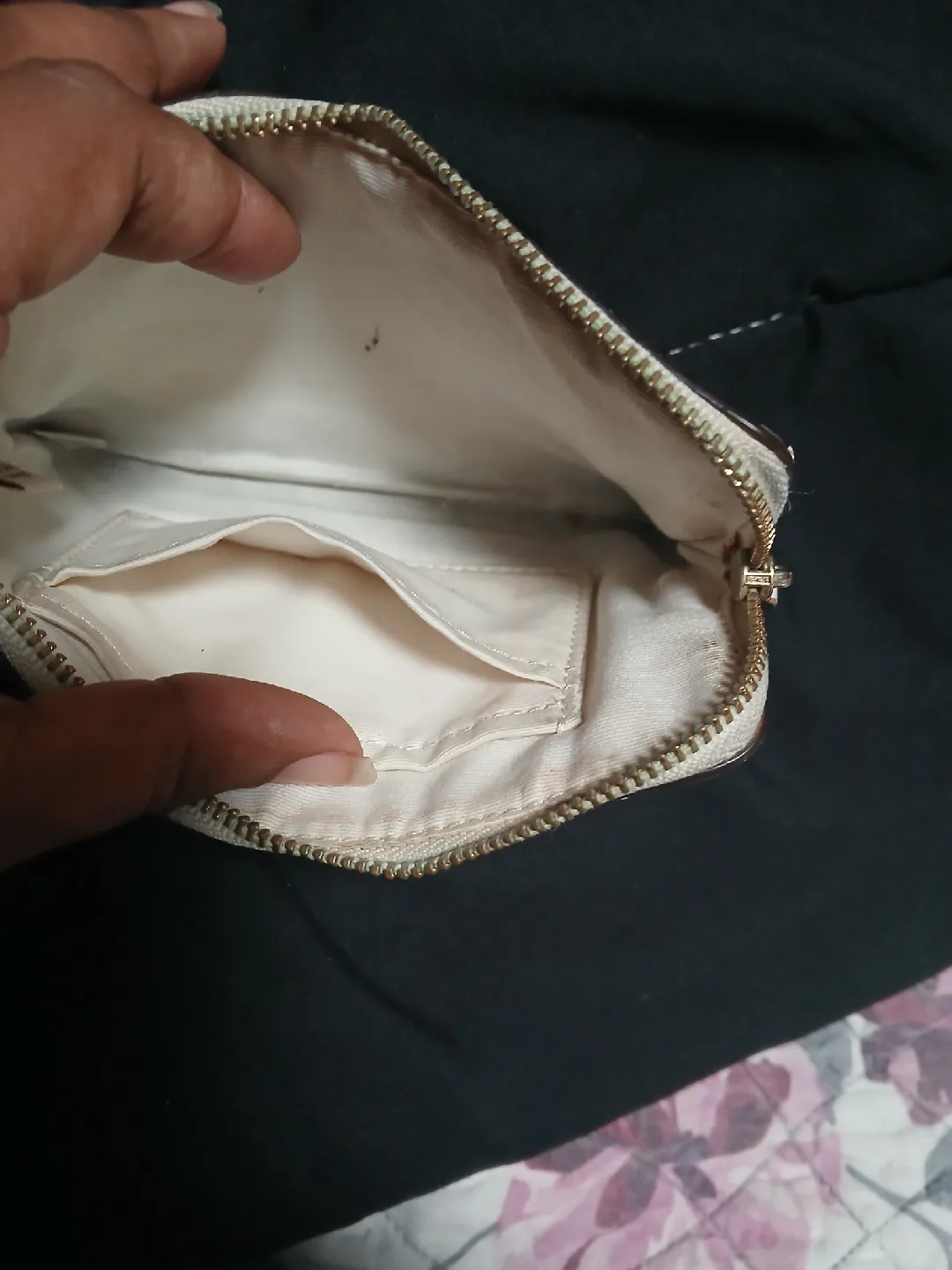 Coach Wristlet White image indicator(2)