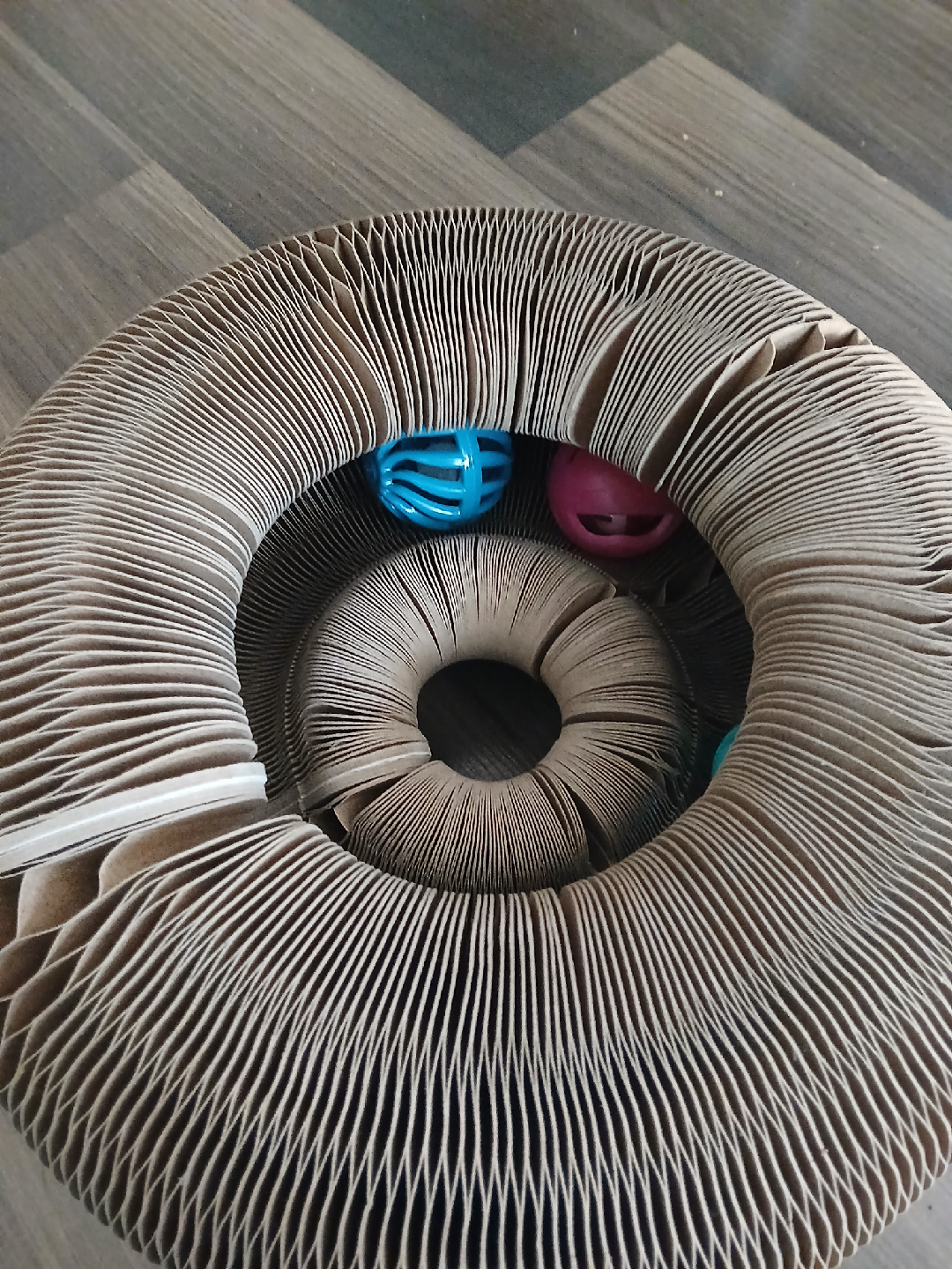 Cat Scratcher Lounge Bed with Ball - photo 2