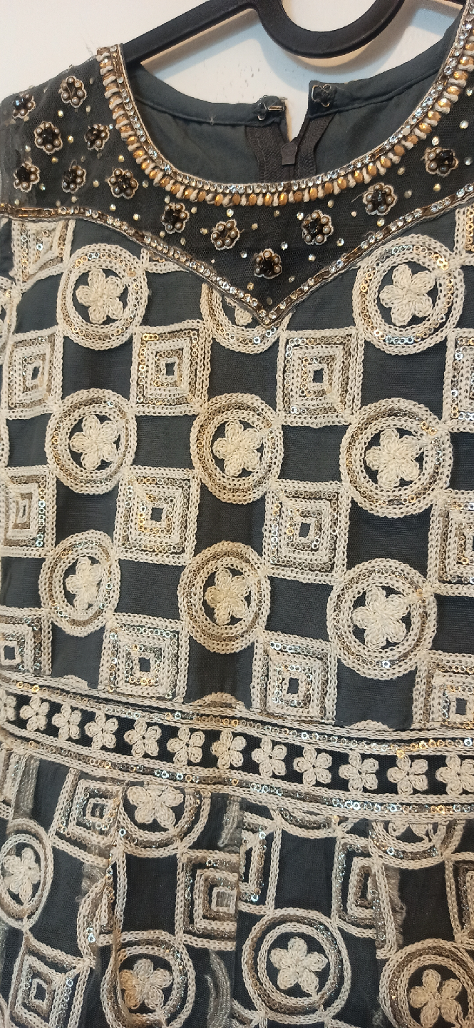 Girl's grey colour dress with stone and embroidery . 6-8yrs - photo 2