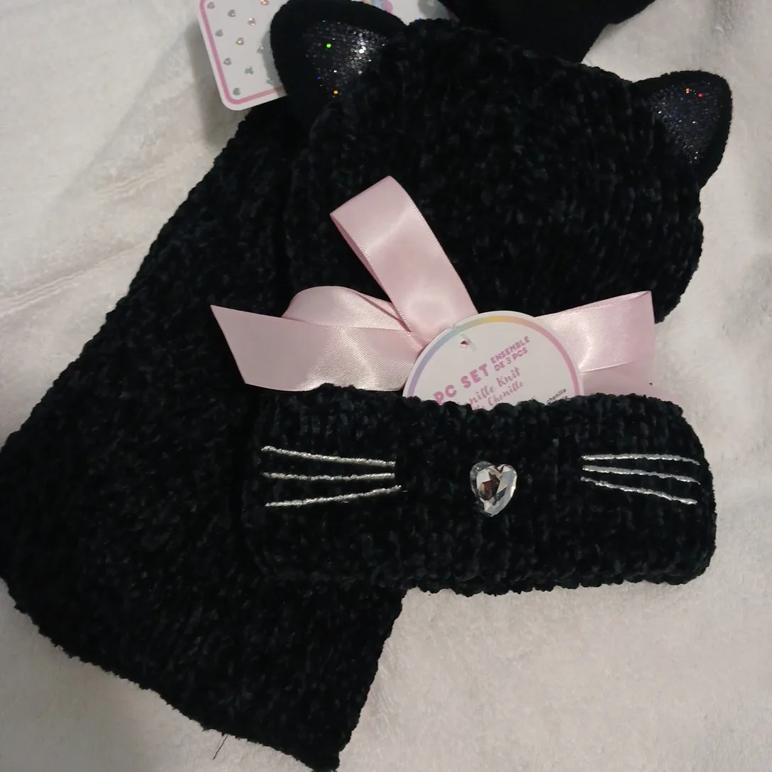 NEW 3 pc Black cat girls winter hat scarf gloves set 🥕 image indicator(4)