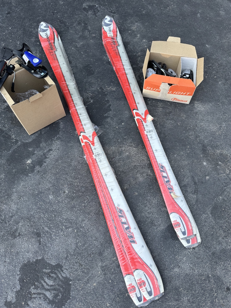Rossignol WALTZ 140cm Skis with Bindings