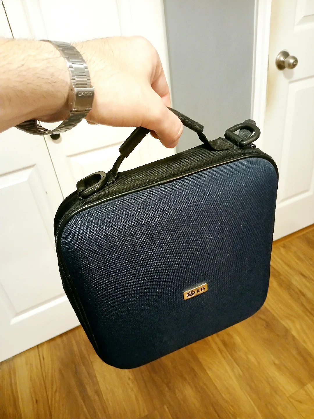 LG Electronics Hand Held Carrying Case image indicator(2)