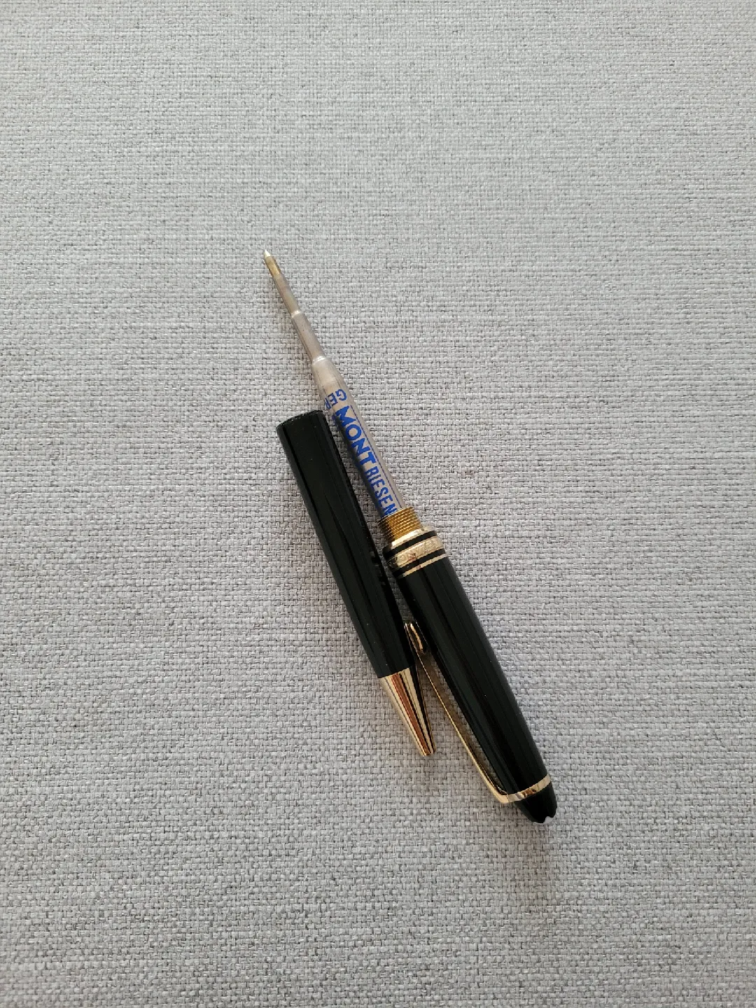 Montblanc Meisterstück Classique Ballpoint Pen image indicator(6)