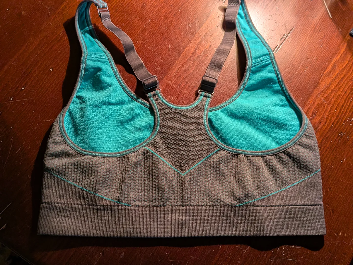 Saucony Sports Bra - Size M image indicator(2)