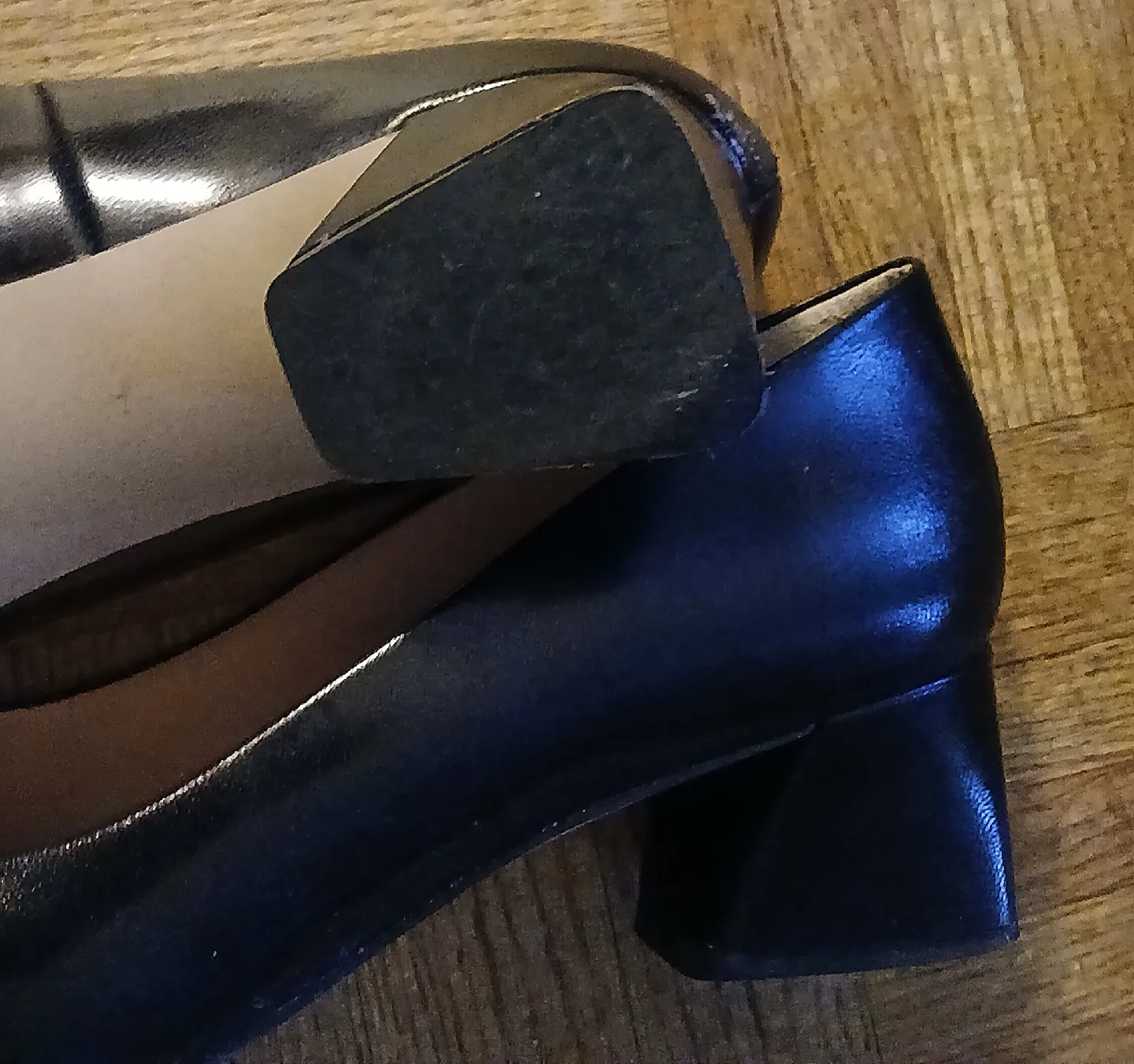 Franco Sarto Black Leather Pointed Toe Flats image indicator(6)