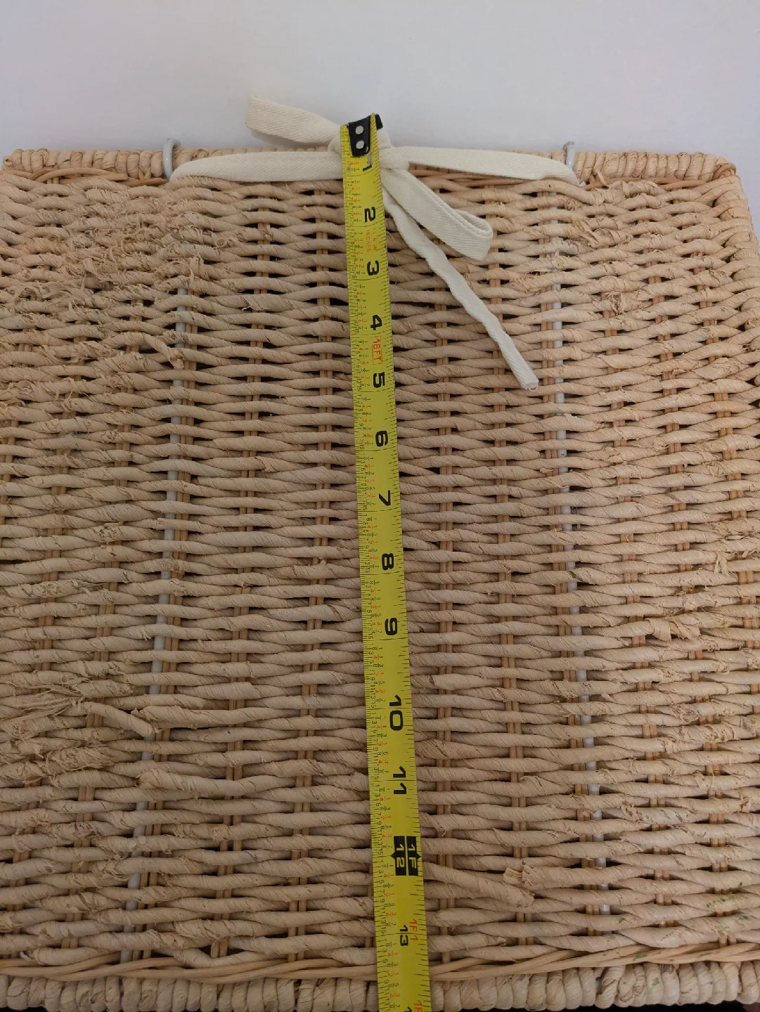 Wicker Laundry Hamper with lid and liner image indicator(8)