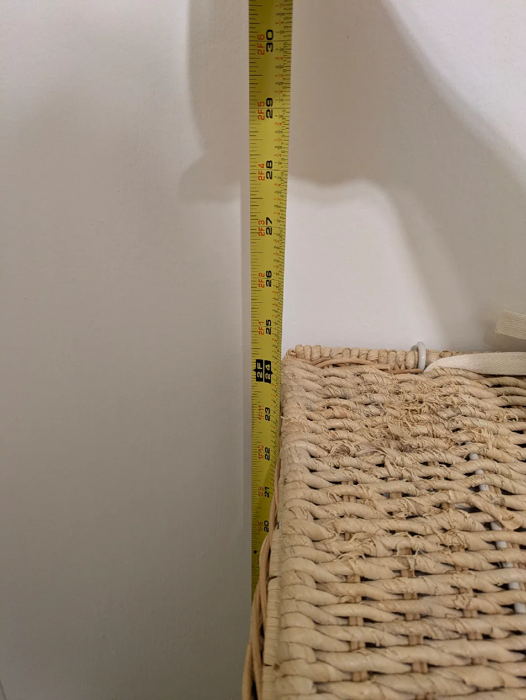 Wicker Laundry Hamper with lid and liner image indicator(10)