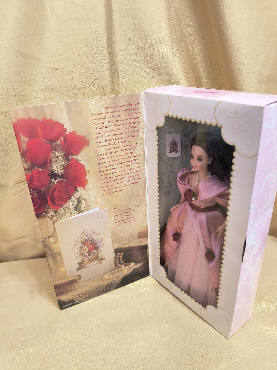 Sweet Valentine Barbie - Special Edition Hallmark - photo 3