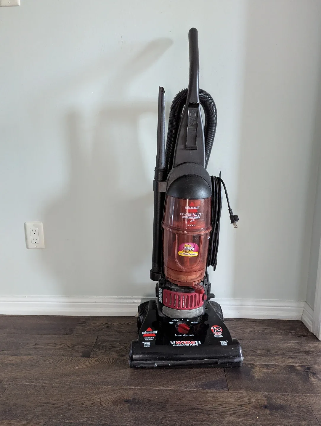 Bissell PowerForce Bagless Turbo Vacuum image indicator(3)