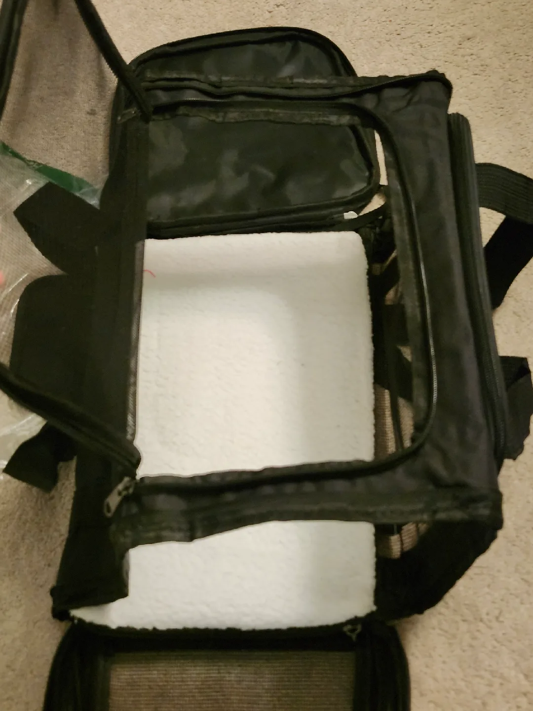 New Black Soft-Sided Pet Carrier image indicator(2)