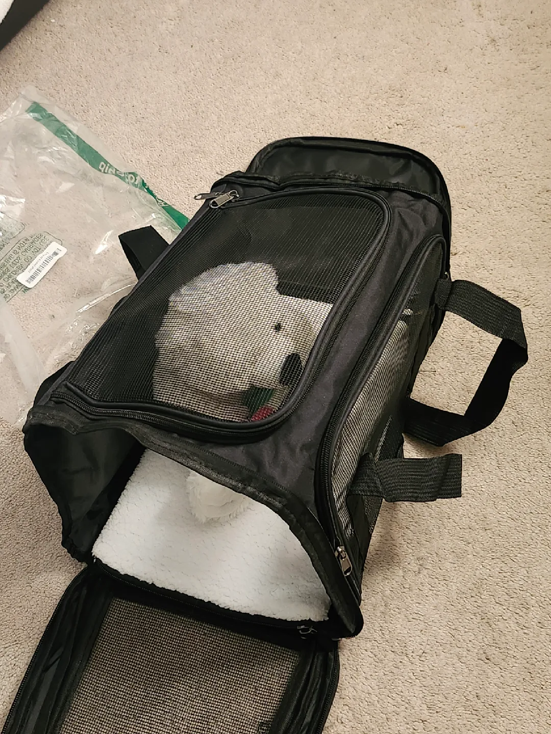 New Black Soft-Sided Pet Carrier image indicator(3)