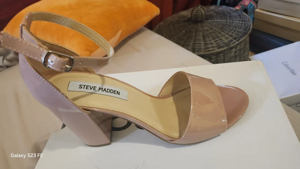 Steve Madden Nude Heels Size 9.5 image indicator(2)