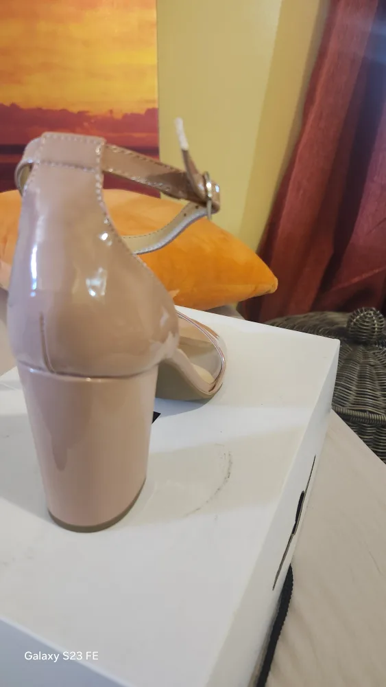 Steve Madden Nude Heels Size 9.5 image indicator(3)