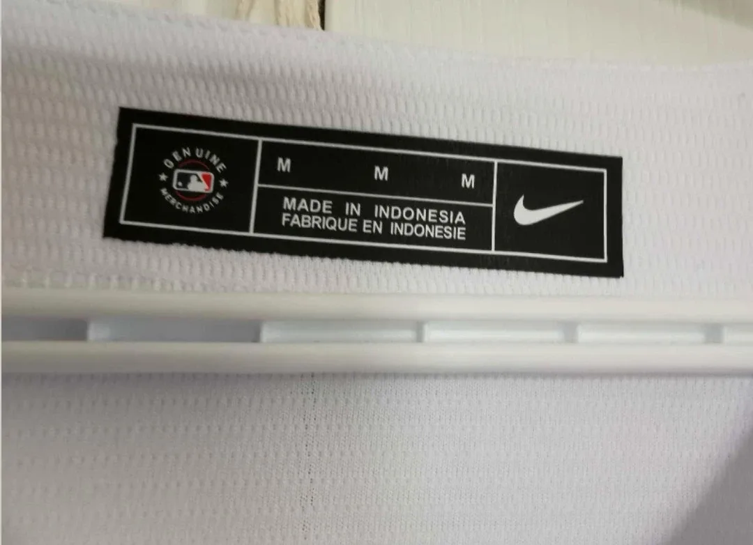 MLB Jersey - Size M image indicator(4)