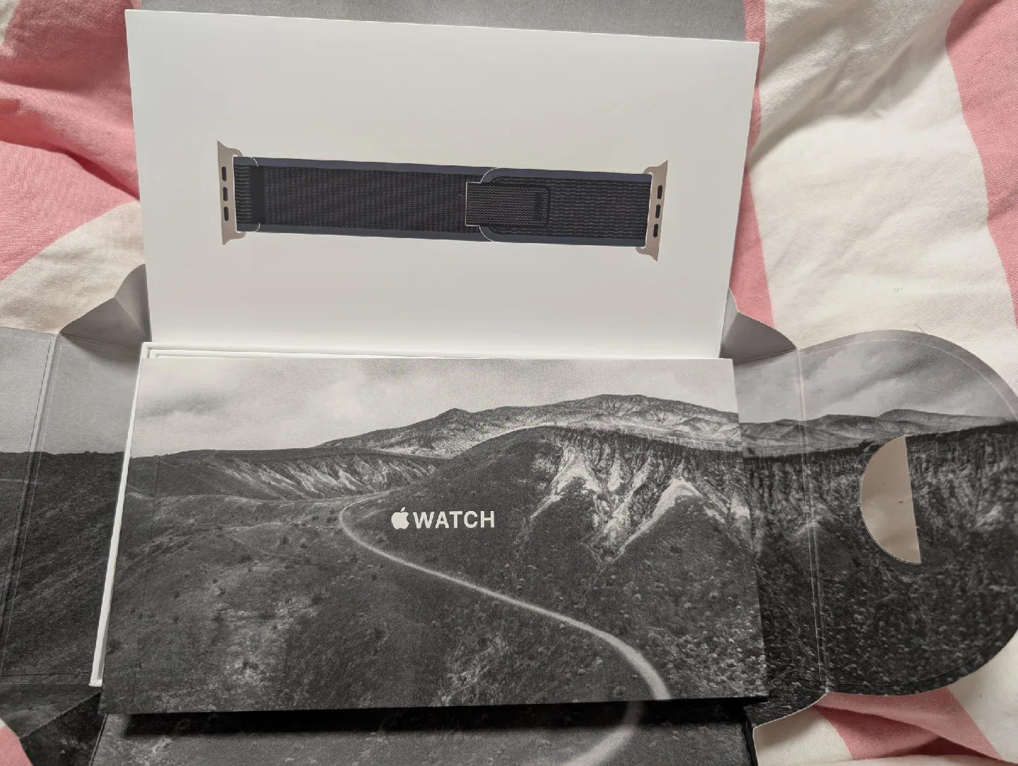 Apple Watch Ultra 2 Titanium Band 49mm - New image indicator(3)