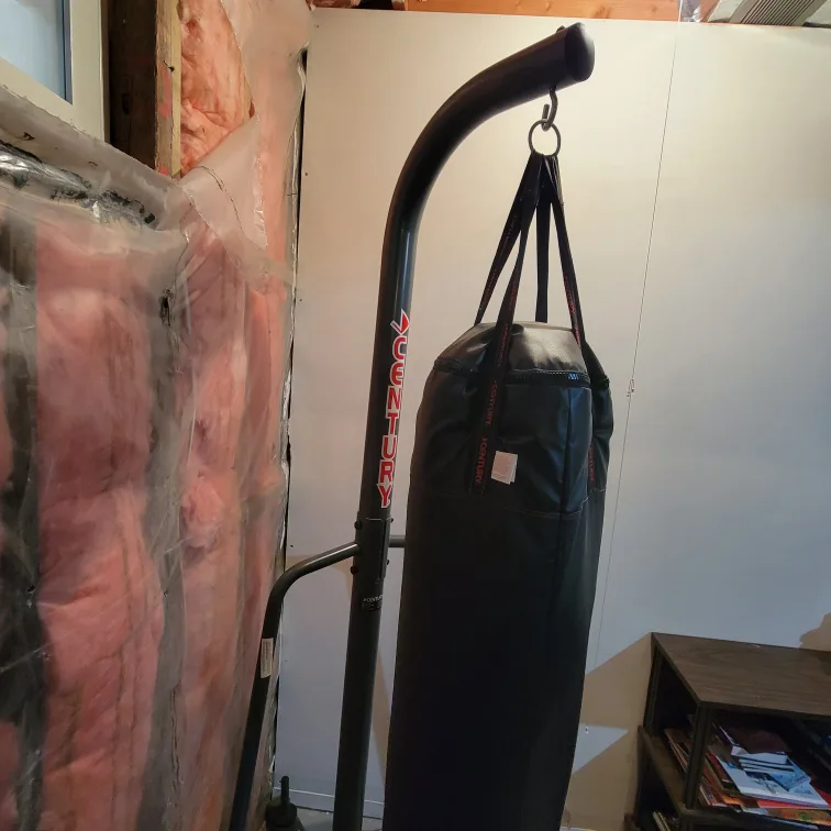 Century MMA Punching Bag with UFC Gloves image indicator(3)