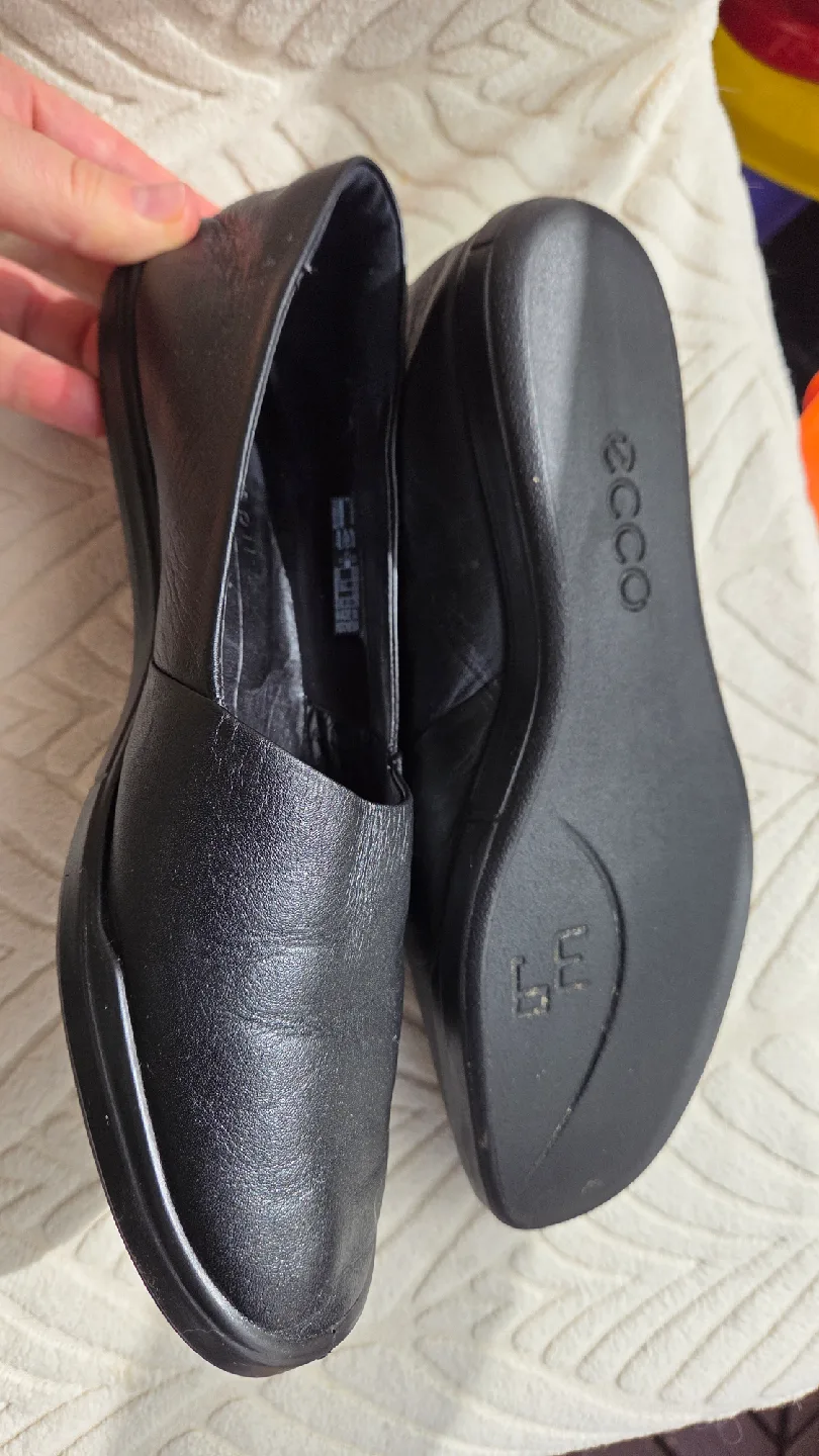 Ecco Women's Black Leather Flats Size 8-8.5 US thumbnail