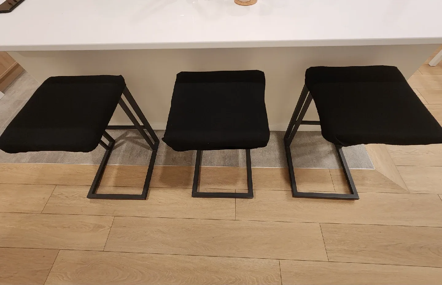 Black Stool with Metal Frame image indicator(7)