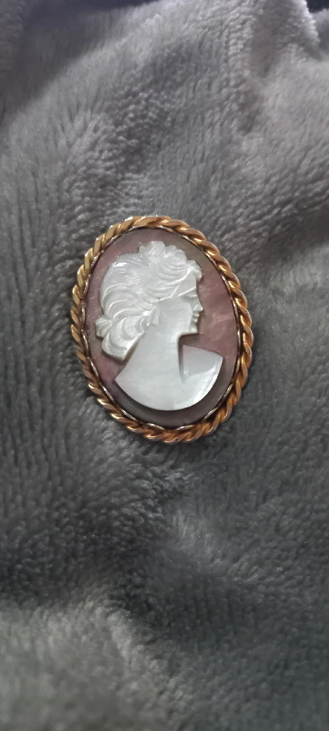 Vintage Cameo Brooch