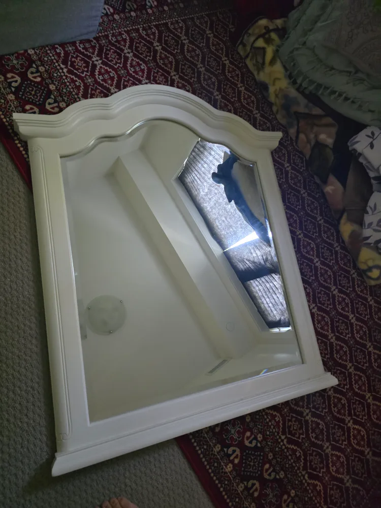 White Framed Wall Mirror image indicator(3)