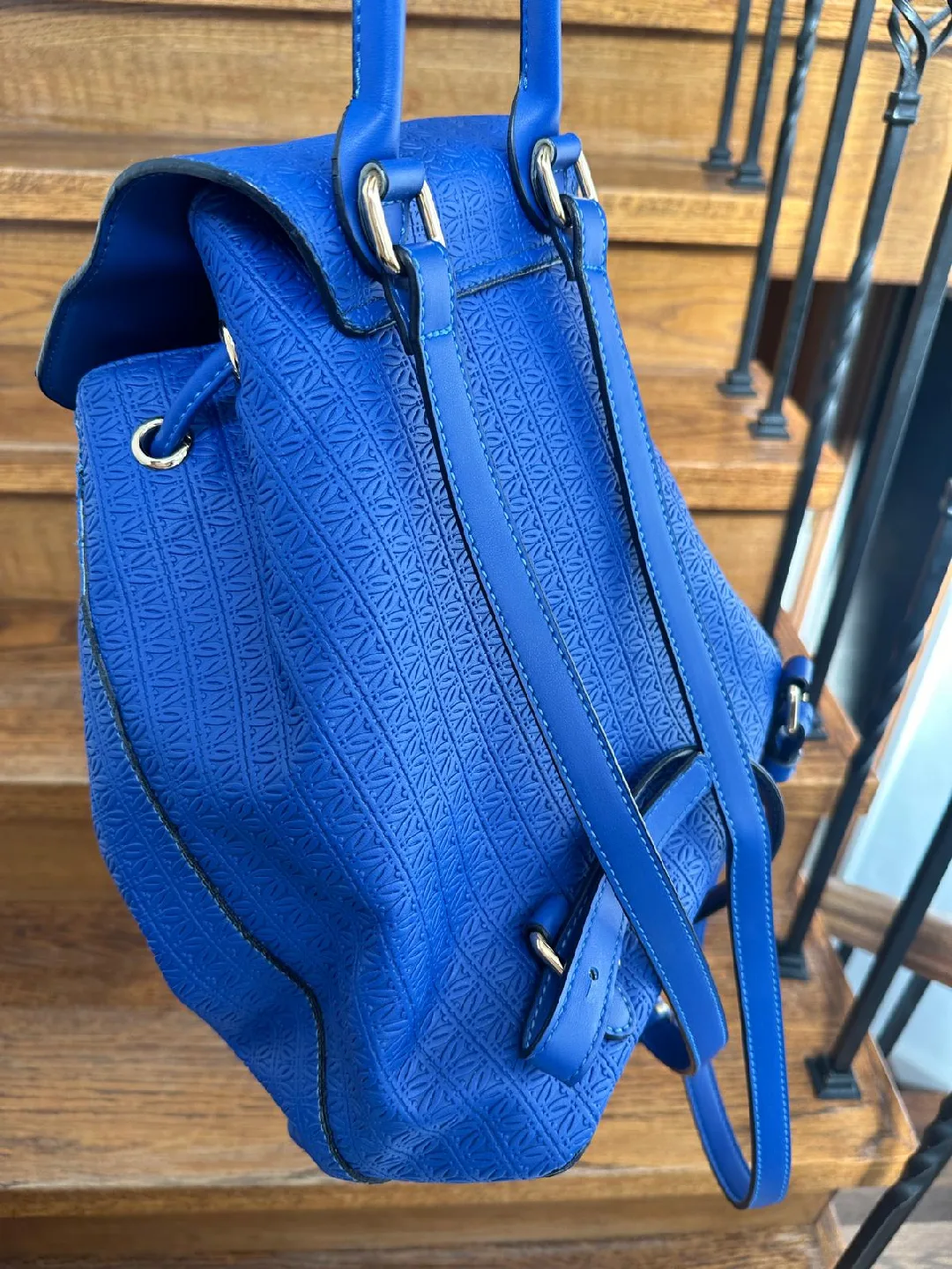 Blue Backpack image indicator(2)