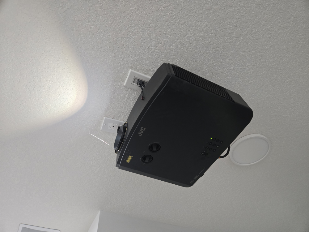 JVC Projector - Great Condition - photo 3