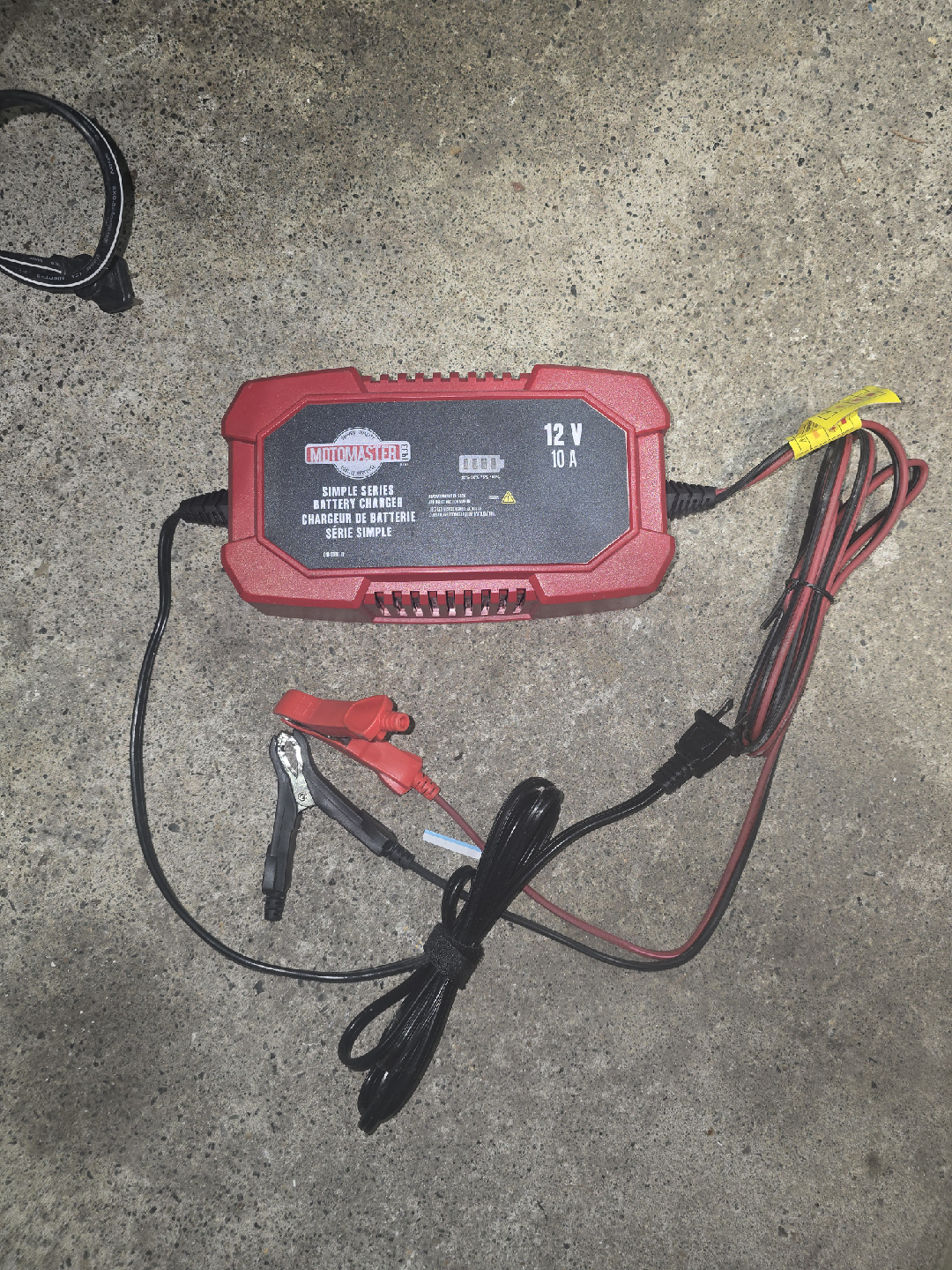 MotoMaster 12V 10A Simple Series Battery Charger