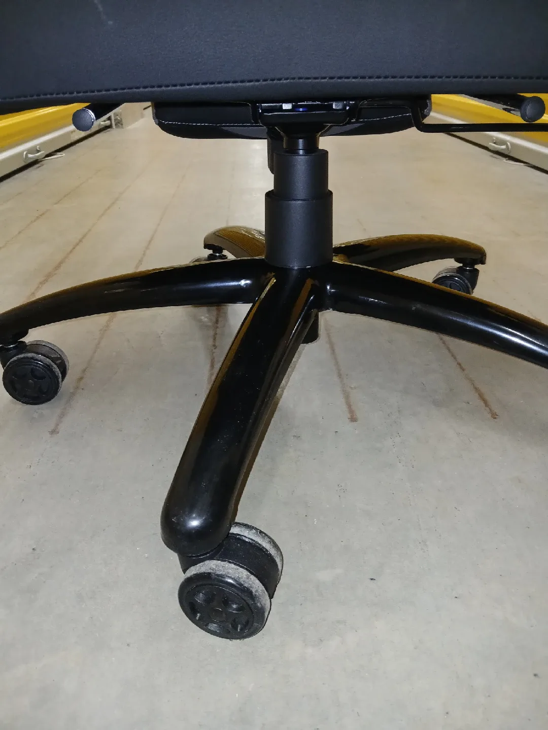 Black & Gray Gaming Chair image indicator(4)