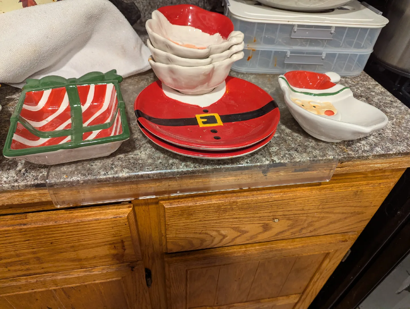 Christmas Themed Decorative Plates thumbnail