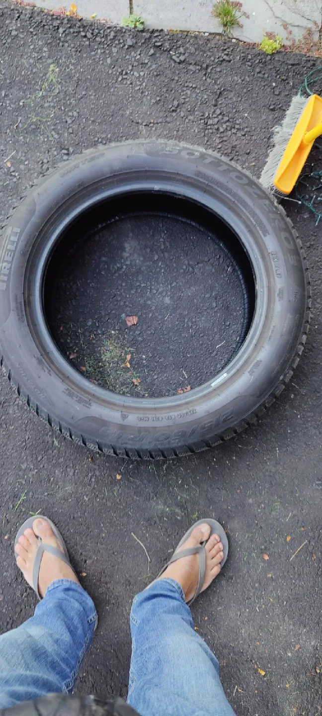 Mercedes -4 Pirelli Sottozero Winter Tires 215/60 R18 image indicator(4)