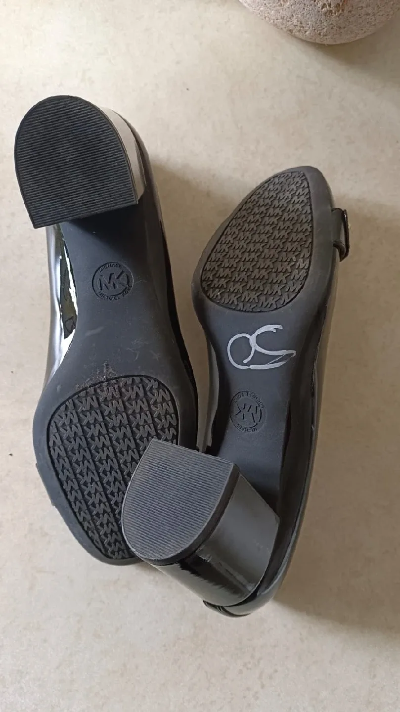 Michael Kors Black Patent Leather Pumps - Size 8 image indicator(2)