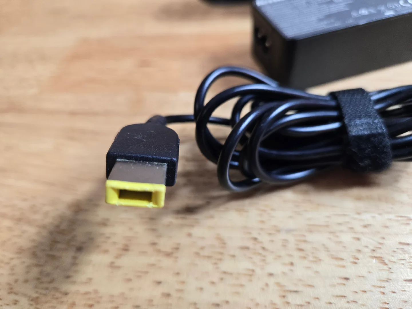 Lenovo Power Adapter 45W image indicator(4)