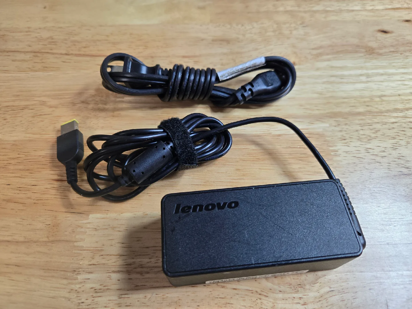 Lenovo Power Adapter 45W image indicator(6)
