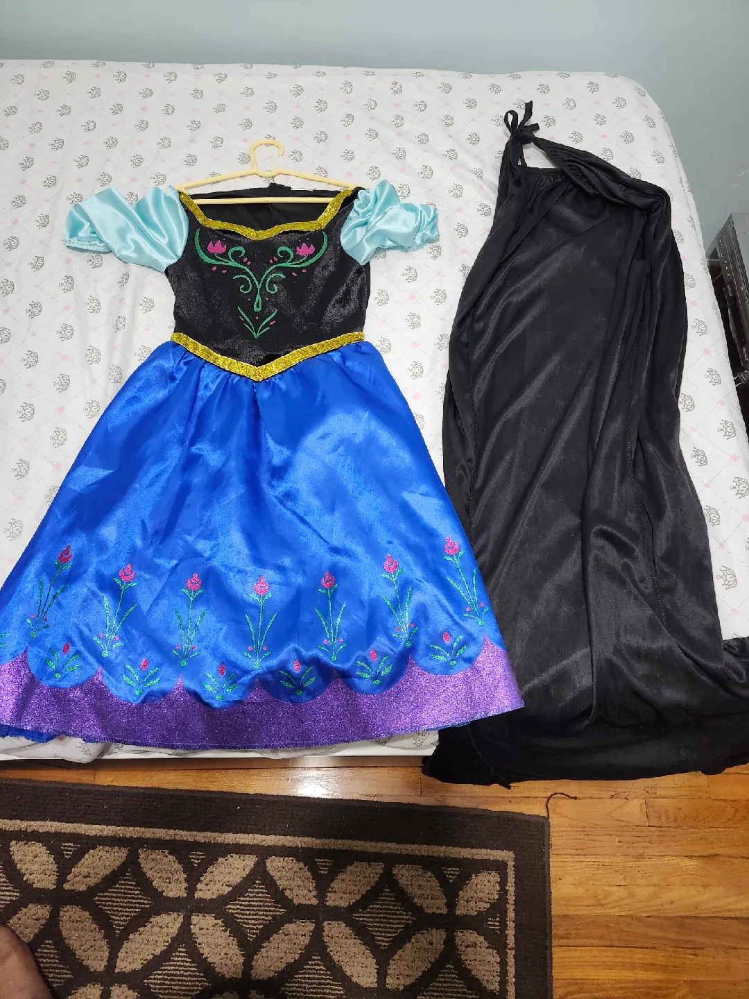 Frozen Anna Costume with Cape 5 to 7 YO thumbnail
