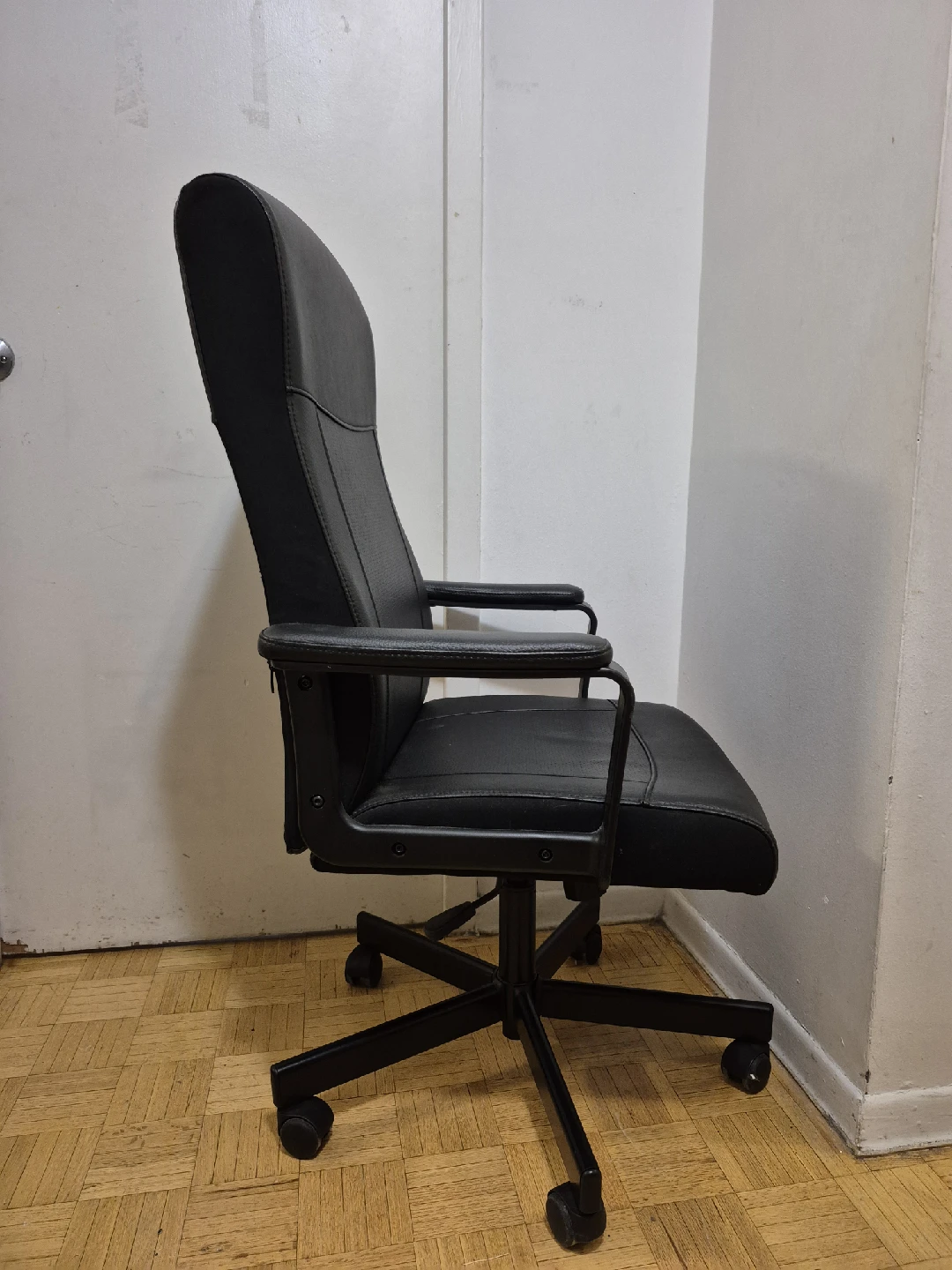 Black Office Chair - photo 4